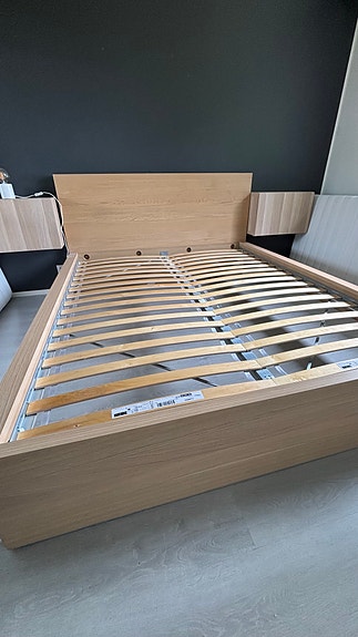 IKEA sänky runko puunvärinen