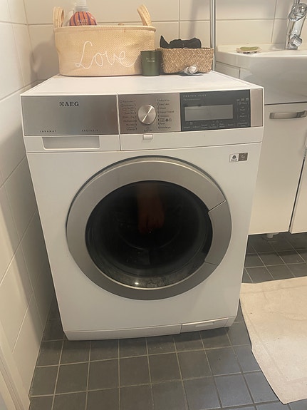 AEG Lavamat Protex Plus edestä täytettävä pesukone valkoinen