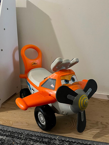 Lasten päältä ajettava lentokone
