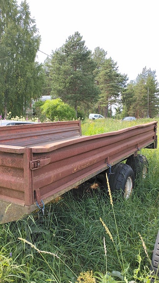 Maatalous perävaunu traktorikärry