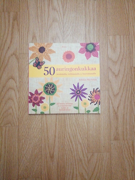 Kirja 50 auringonkukkaa: neulomalla, virkkaamalla ja huovuttamalla