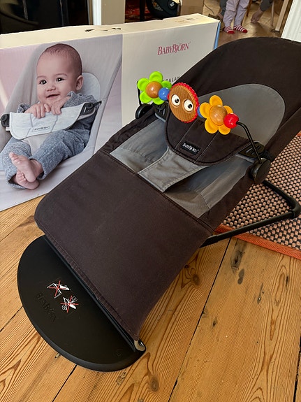 Varattu - BabyBjörn sitteri lelukaarella