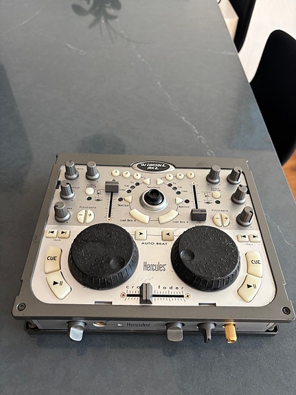 DJ Console MK2 Hercules mikseri ohjain