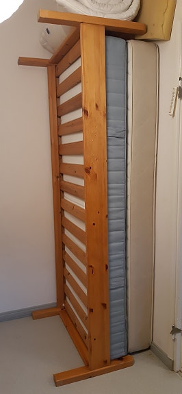 puinen sänky