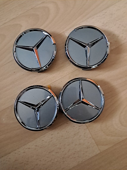 Mercedes-Benz vanteiden keskikupit