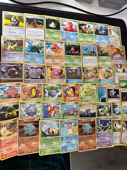 Läjä vanhoja Pokemon kortteja!