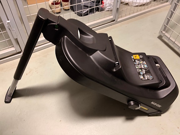 Maxi-Cosi CabrioFix turvakaukalo 13 kg ISOFIX-telakalla, musta