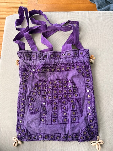 Lila olkalaukku