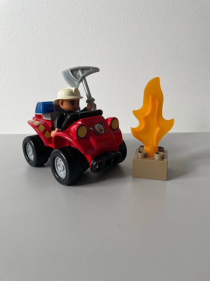 LEGO DUPLO  palomiesauto ja palomies