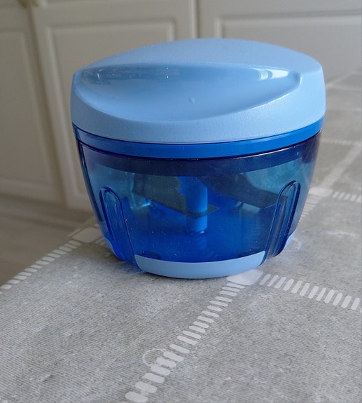 Tupperware yrttileikkuri