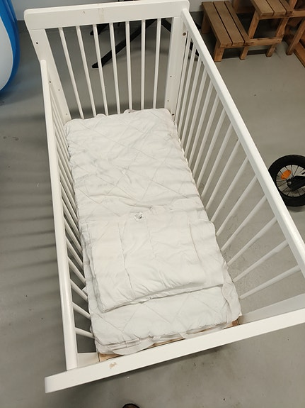 Lasten pinnasänky ja peitto
