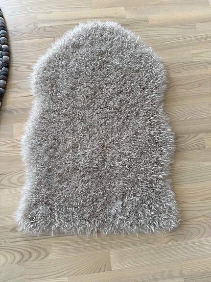 IKEA pörröinen matto vaaleanharmaa