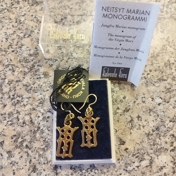 Kalevalan Elisabeth Tori Neitsyt Marian monogrammin korvikset