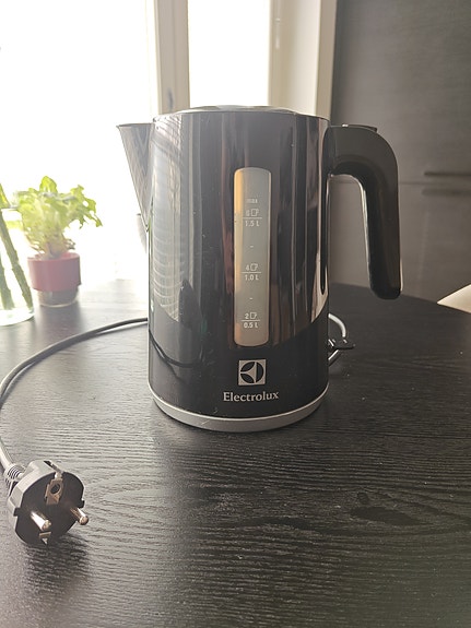 Electrolux vedenkeitin musta