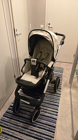 emmaljunga nxt90 yhdistelmävaunut sekä turvakaukalo autoon.