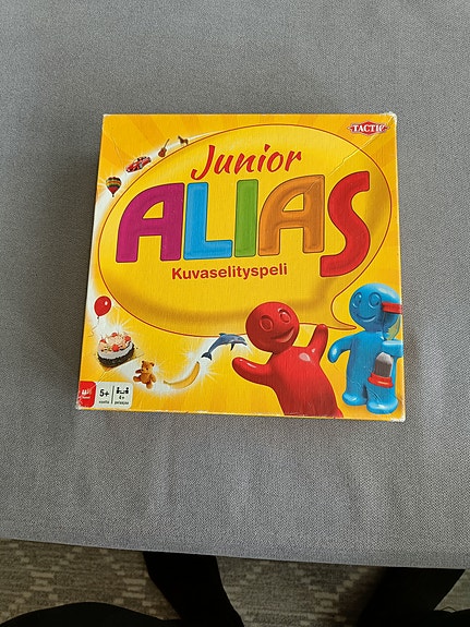 Tactic Junior Alias kuvaselityspeli