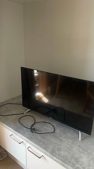 TCL televisio 32 tuumaa kaukosäätimellä