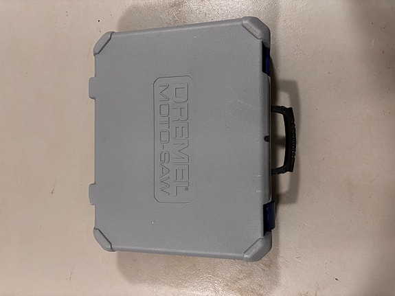 Dremel Moto-Saw pistosaha salkulla