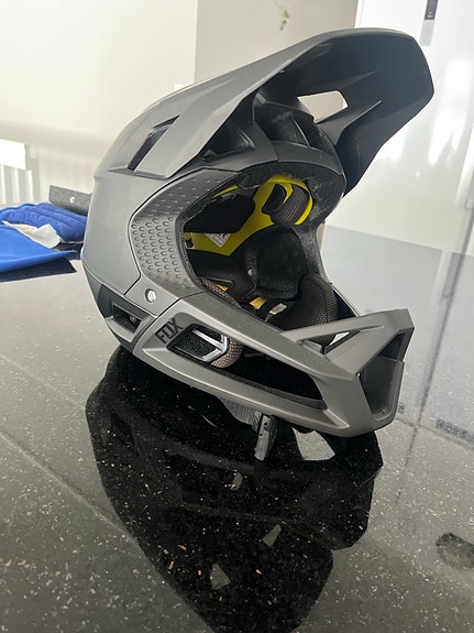 Fox fullface MTB kypärä MIPS maastopyöräilyyn musta