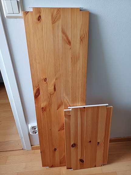 Lundia hyllyjä