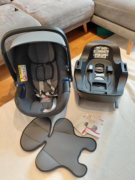 Britax baby-safe 2 i-size turvakaukalo ja telakka