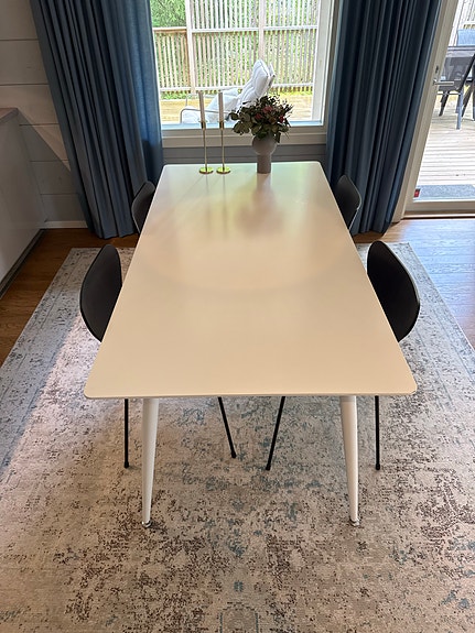 Valkoinen ruokapöytä 180 x 90 cm