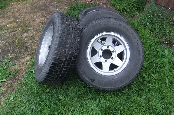 4x4 renkaat+aluvanteet