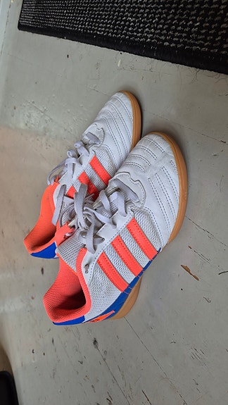 Adidas sisäpelikengät 35