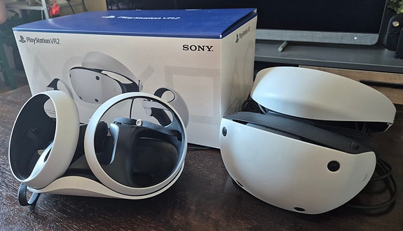 Sony PlayStation VR2 virtuaalilasit + lataustelakka (PS5)
