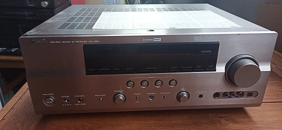 Yamaha RX-V661 Cinema DSP vahvistin.