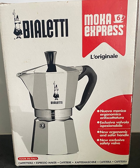 Käyttämätön: Bialetti Moka Express 6 kupin espressokeitin