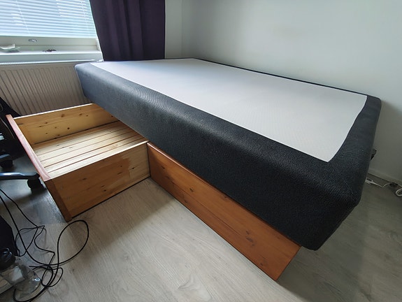 Runkopatjasänky (140cm/Queen size) + 2x vetolaatikkoa