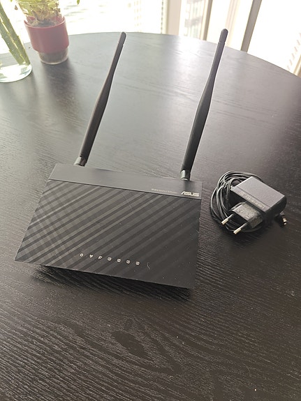 Asus RT-N12 langaton reititin