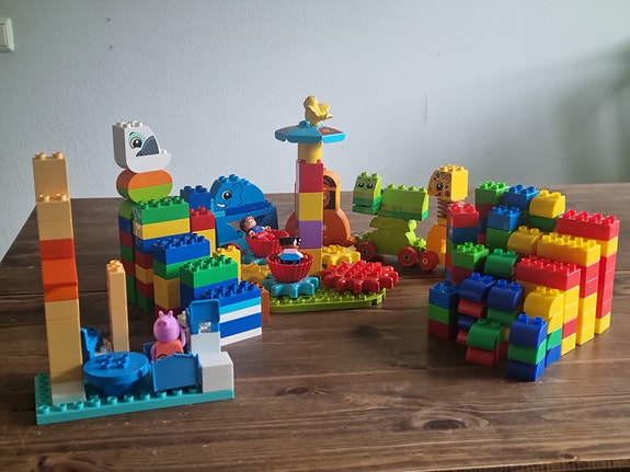 LEGO DUPLO palikat ja eläinhahmot