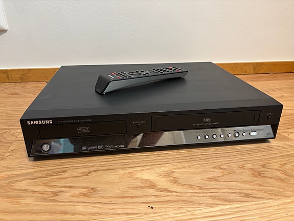 Samsung tallentava DVD/VHS-soitin kaukosäätimellä