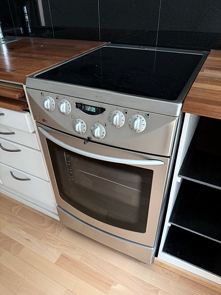 Electrolux keraaminen liesi uunilla