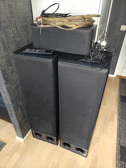 Vahvistin, Subwoofer ja kaiuttimet.