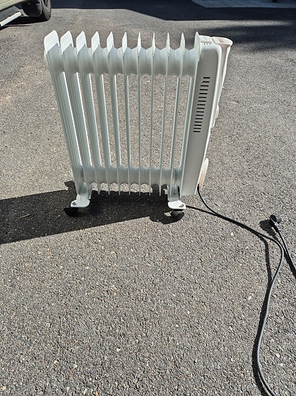 Voltomat öljytäytteinen sähköpatteri 2500W valkoinen 2kpk