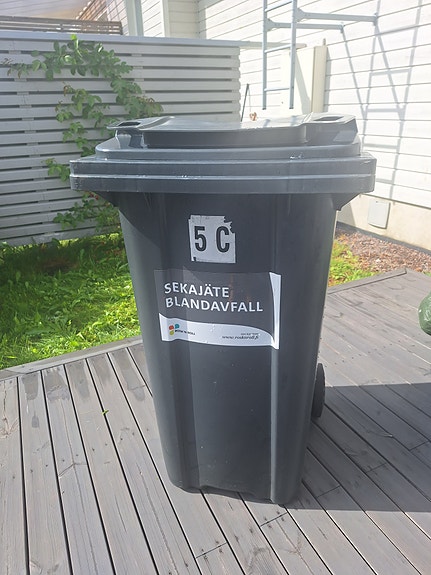 Jäteastia 240 l  15 euroa