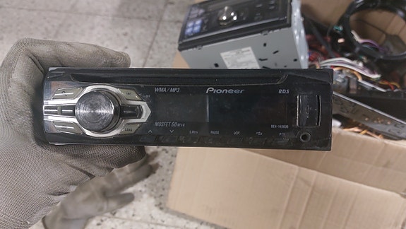 1-Din soittimia halvalla Pioneer, Sony