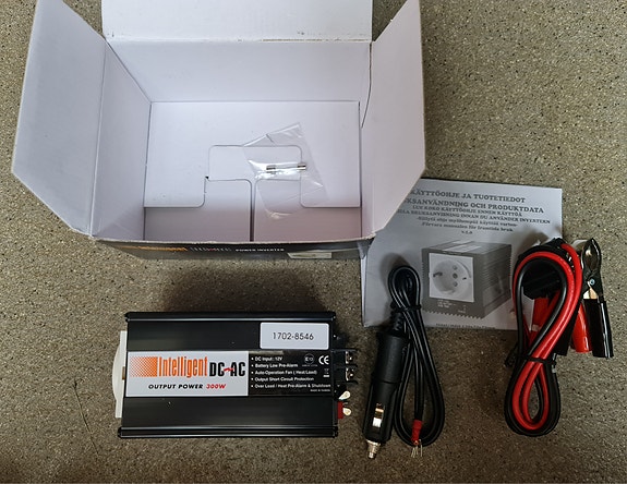 Invertteri uusi 12V-230V 300W