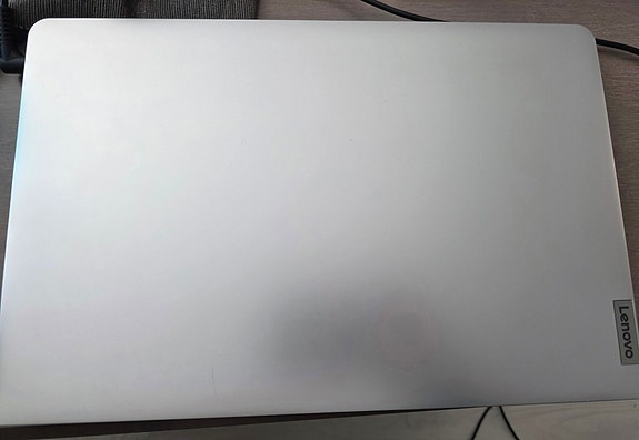 Kannettava tietokone lenovo + laukku