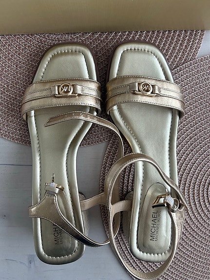 Michael Kors kultaiset korkokengät