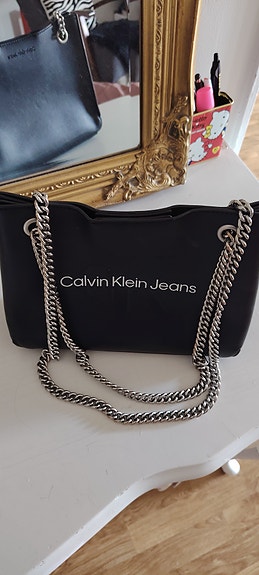 Calvin Klein laukku