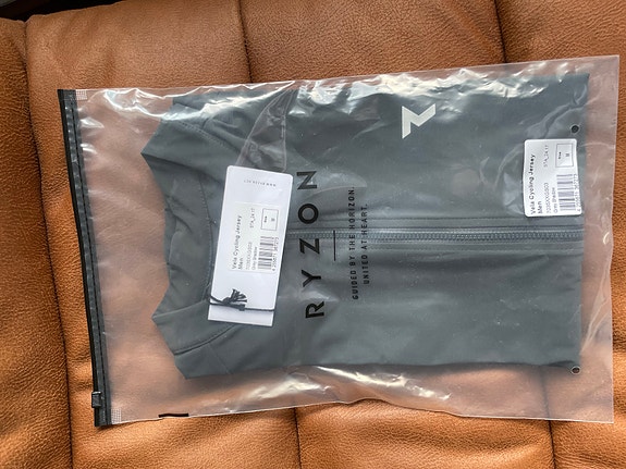 Ryzon cycling jersey, size M