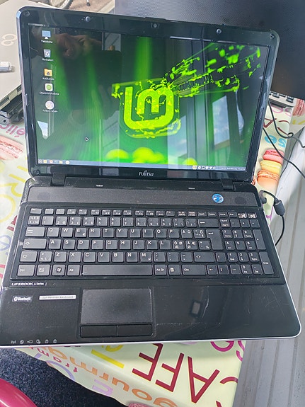 Fujitsu AH531 läppäri: i5-2410m 128gb Ssd, 8gb ram
