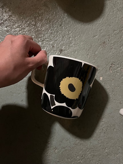 Marimekko Unikko muki musta-valkoinen