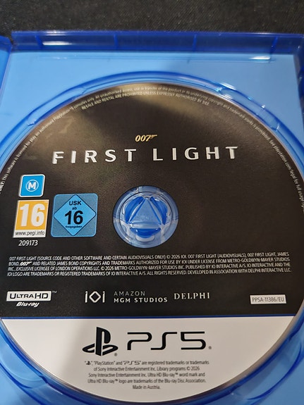 007 first light peli