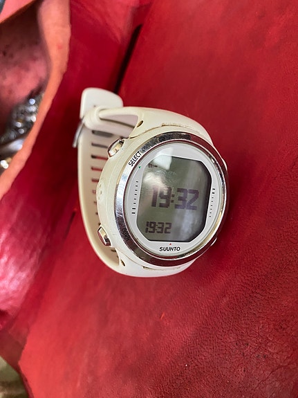 Suunto urheilukello valkoinen