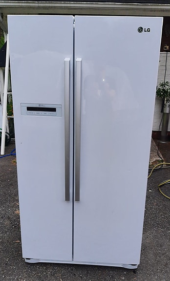 LG side-by-side jääkaappipakastin
